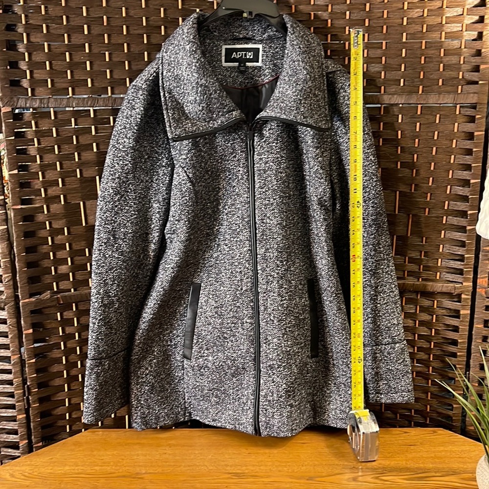 Apt 9 lightweight black and white jacket